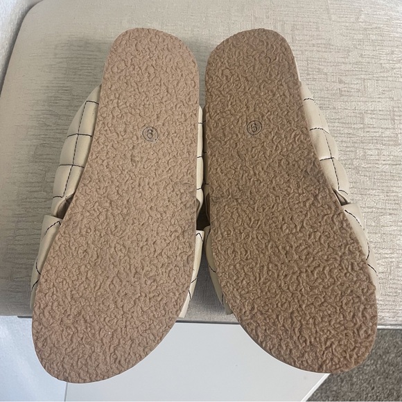 SEYSCHELLES WIDE AWAKE SLIP ON PUFFY LEATHER QUILTED SLIDES - Picture 8 of 8